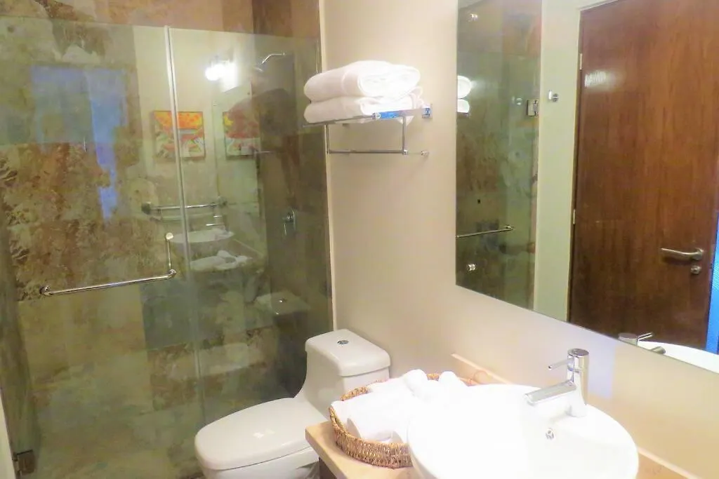 2 Bedrooms Luxury Apartment In بلايا ديل كارمن